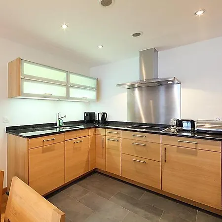 公寓 Sleeps 4 Pool Wifi T031620 采尔马特